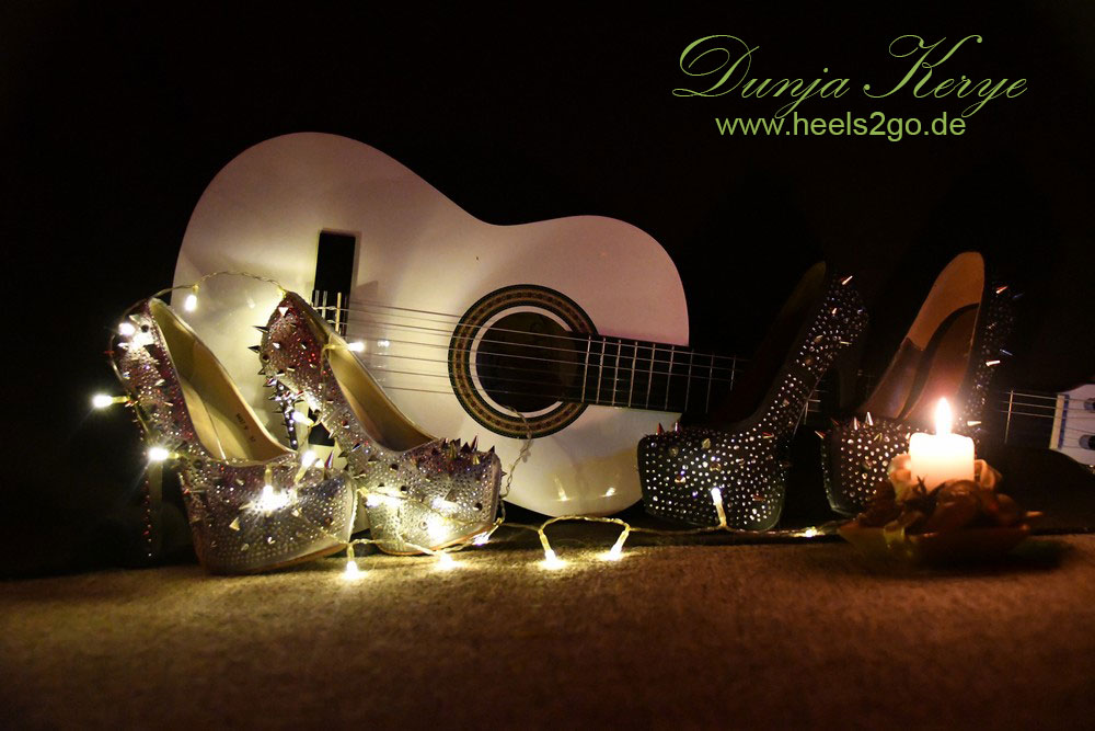 Nietenheels und Gitarre