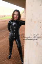 latex_and_boots11