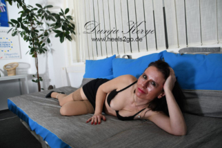nyloncouch06