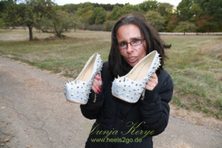 white_stachelheels02
