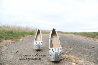 white_stachelheels04