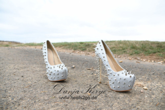 white_stachelheels05