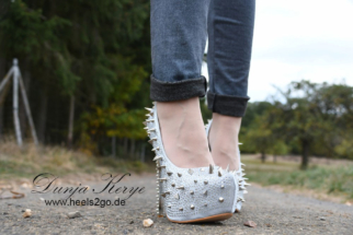 white_stachelheels07