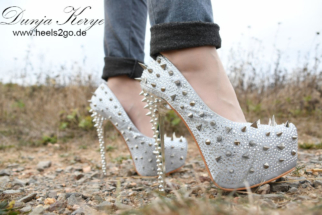 white_stachelheels10