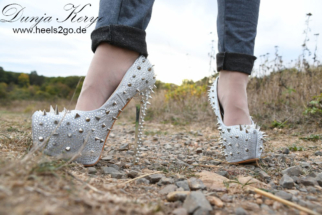 white_stachelheels12