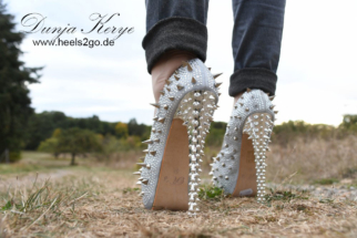 white_stachelheels13